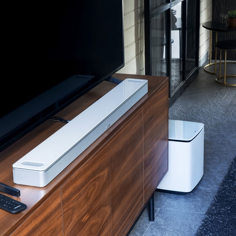 Bose Smart Soundbar 900 bílý