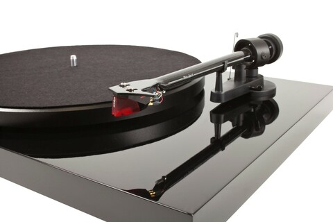 Pro-Ject Debut E Carbon + Ortofon 2M-Red černý