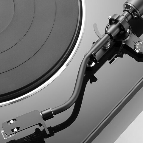 Denon DP-400F poloautomatický gramofon černý