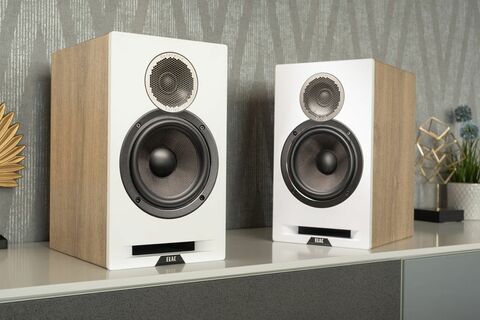 Elac Debut Reference DBR62 bílý