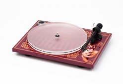 Pro-Ject Essential III George Harrison Recordplayer + Ortofon OM10